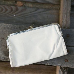 White magnetic clutch/wallet